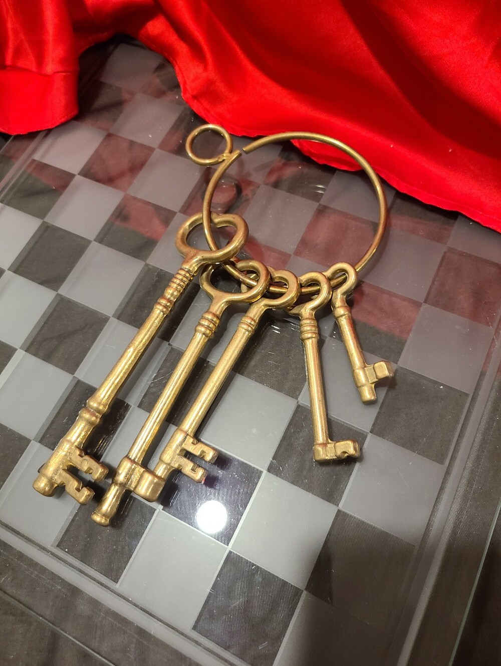 Antique Style Brass Skeleton Key Set - Gold Tone - Picture 2 of 4